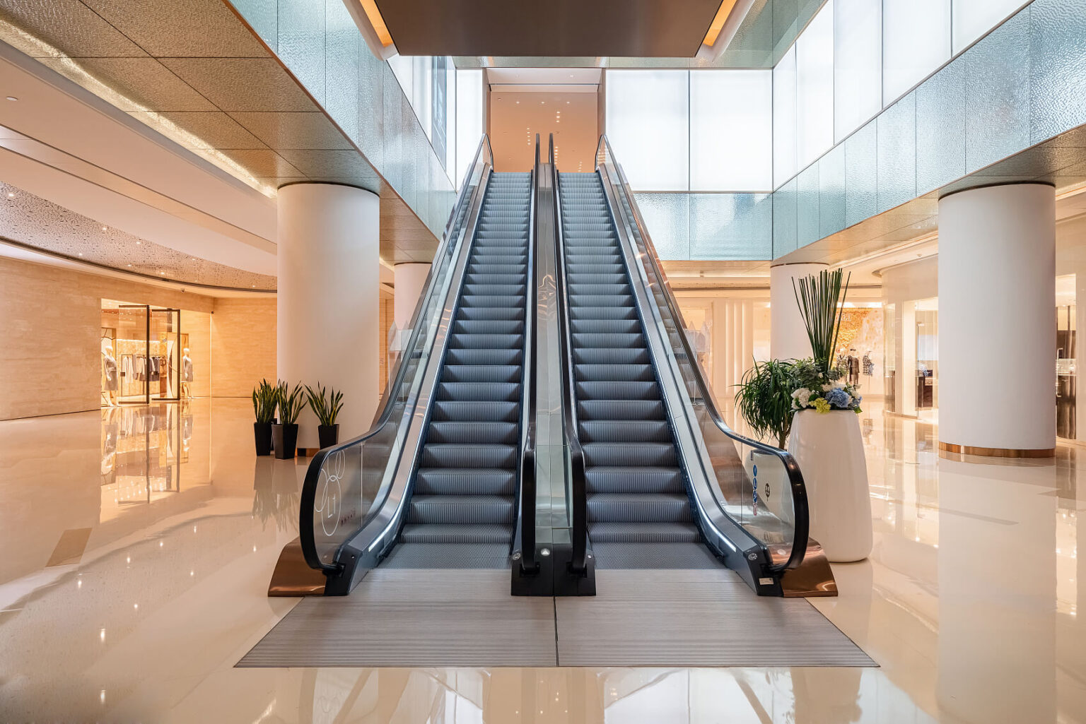 Shopping mall Escalator installation and maintance service providers